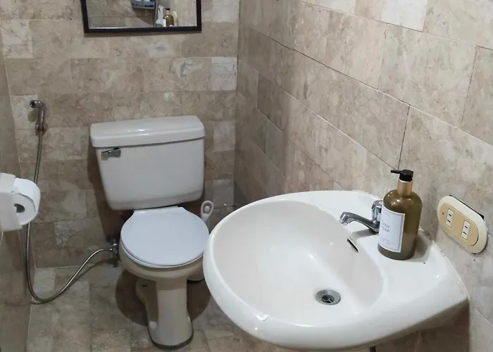 Big 1 Bedroom Beside De La Salle Taft